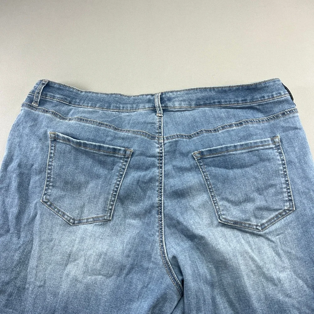 D&Co Bermuda Shorts Womens 20W Blue Denim Cotton Stretch Frayed Hem High Rise